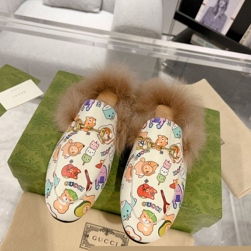 G*u*i slippers